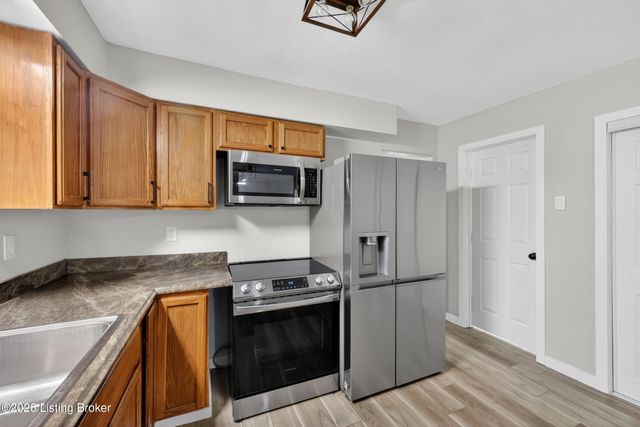 251 Colyer Ln, Shepherdsville, KY 40165
