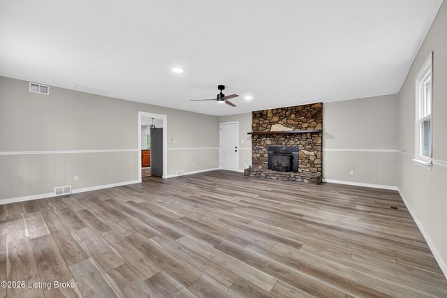 251 Colyer Ln, Shepherdsville, KY 40165