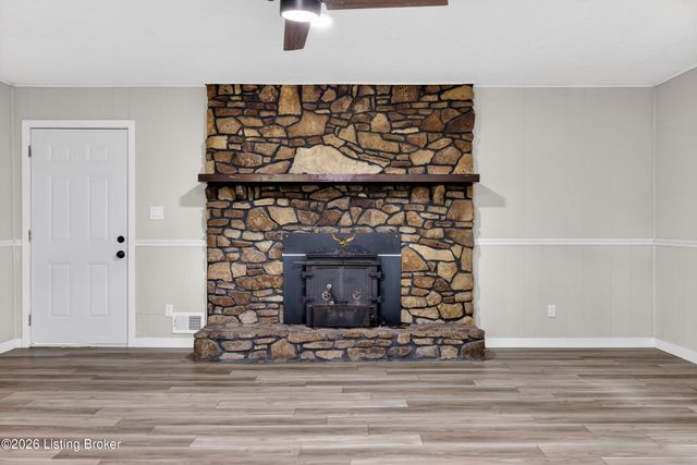 251 Colyer Ln, Shepherdsville, KY 40165