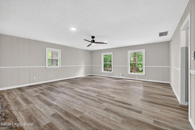 251 Colyer Ln, Shepherdsville, KY 40165