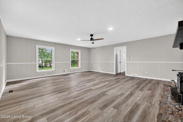 251 Colyer Ln, Shepherdsville, KY 40165