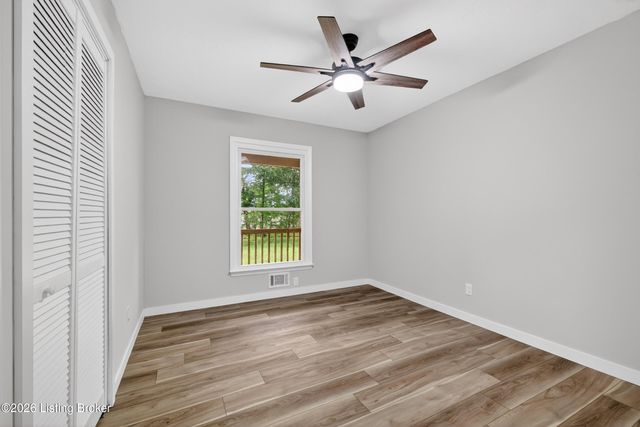 251 Colyer Ln, Shepherdsville, KY 40165