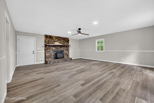 251 Colyer Ln, Shepherdsville, KY 40165