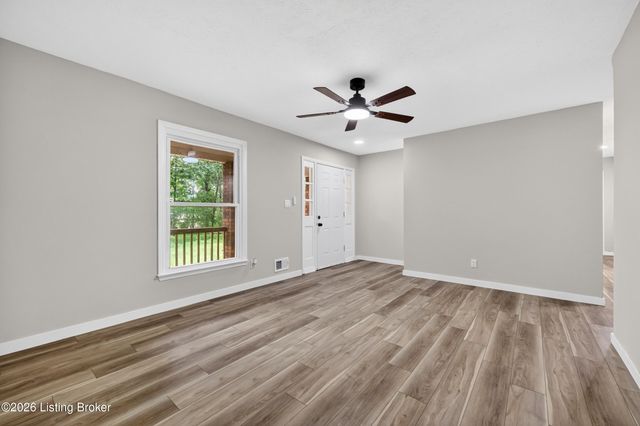 251 Colyer Ln, Shepherdsville, KY 40165