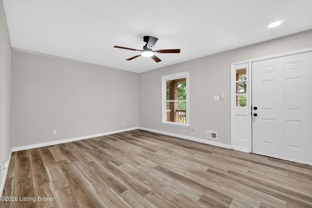 251 Colyer Ln, Shepherdsville, KY 40165