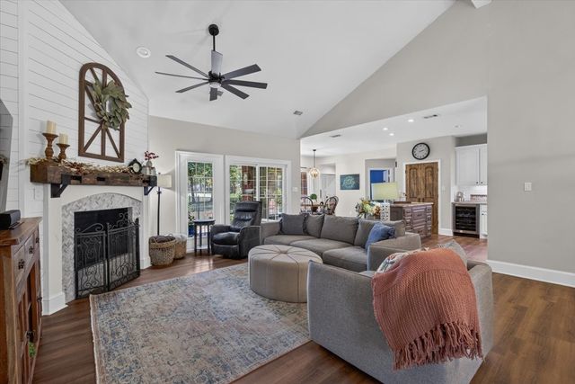 233 Saint Andrews Drive E, Mabank, TX 75156