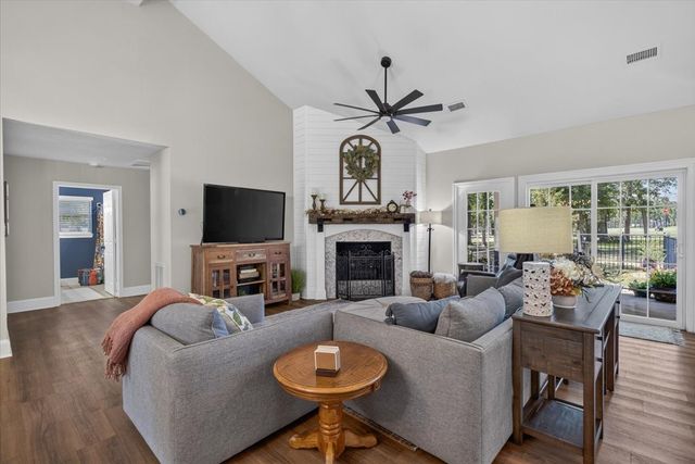 233 Saint Andrews Drive E, Mabank, TX 75156