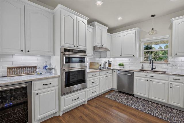 233 Saint Andrews Drive E, Mabank, TX 75156