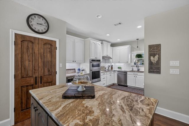 233 Saint Andrews Drive E, Mabank, TX 75156