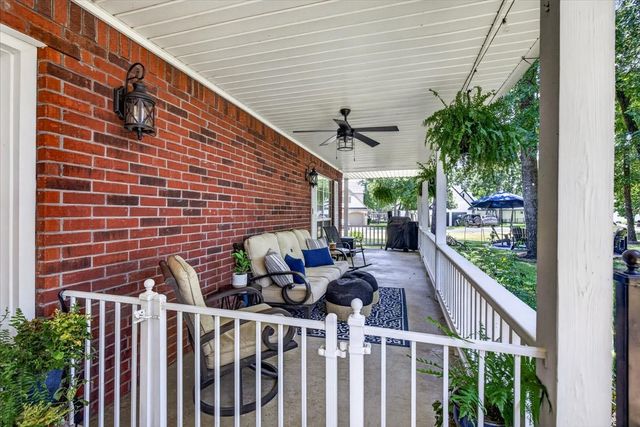 233 Saint Andrews Drive E, Mabank, TX 75156