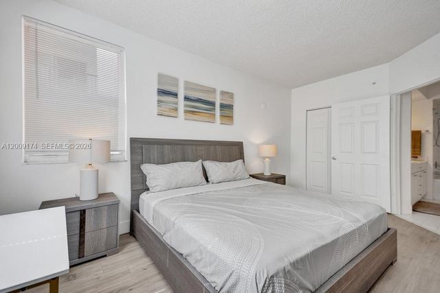 17100 N Bay Rd 1511, Sunny Isles Beach, FL 33160