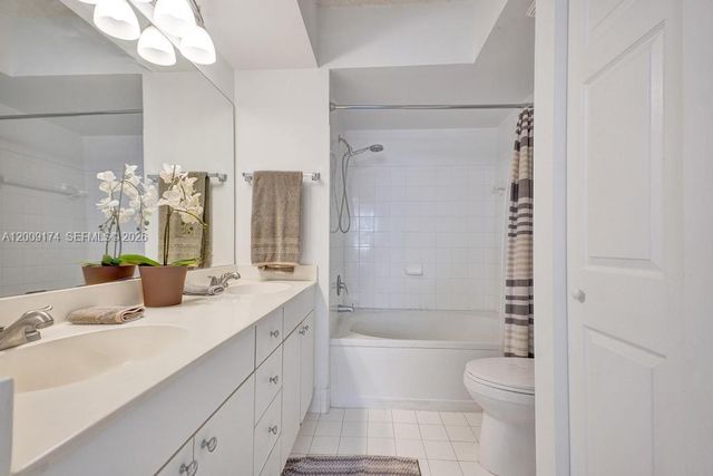 17100 N Bay Rd 1511, Sunny Isles Beach, FL 33160