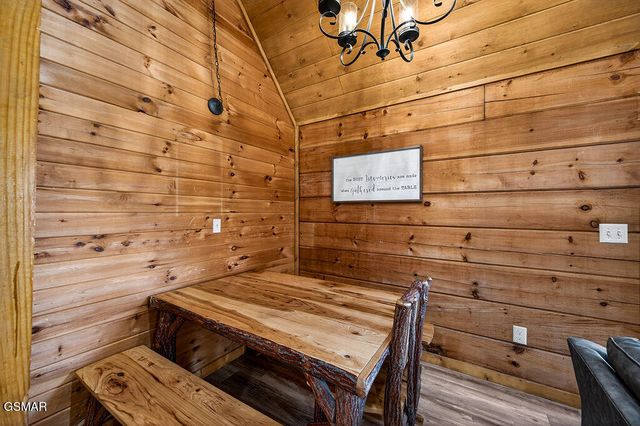 745 Ski View Lane, Pigeon Forge, TN 37876