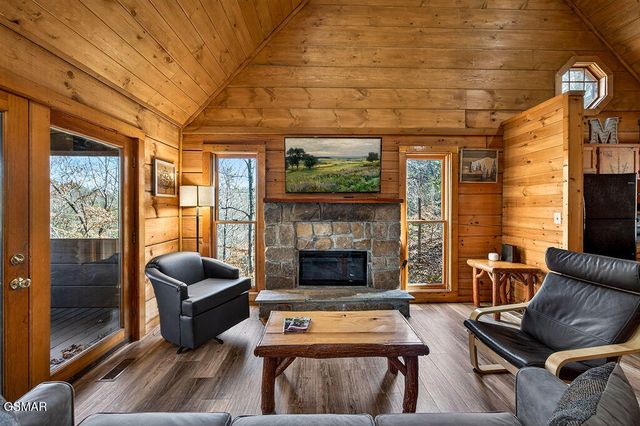 745 Ski View Lane, Pigeon Forge, TN 37876