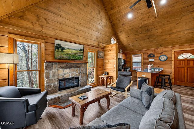 745 Ski View Lane, Pigeon Forge, TN 37876