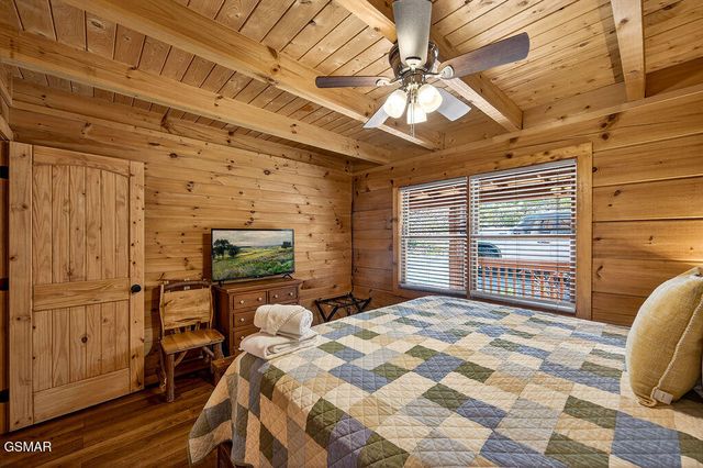 745 Ski View Lane, Pigeon Forge, TN 37876