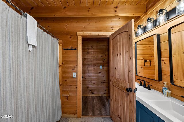 745 Ski View Lane, Pigeon Forge, TN 37876