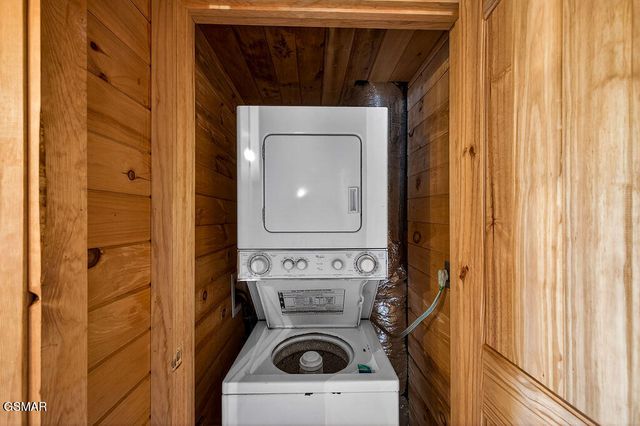 745 Ski View Lane, Pigeon Forge, TN 37876