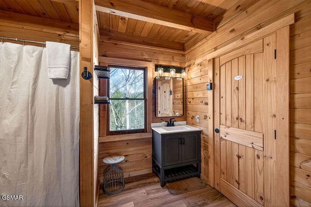 745 Ski View Lane, Pigeon Forge, TN 37876