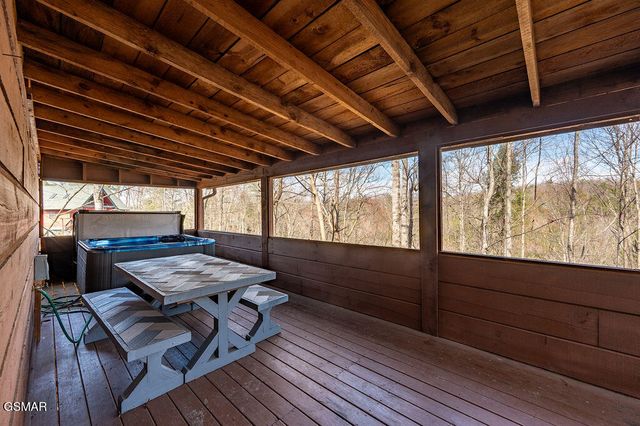 745 Ski View Lane, Pigeon Forge, TN 37876