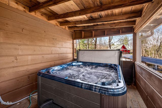 745 Ski View Lane, Pigeon Forge, TN 37876