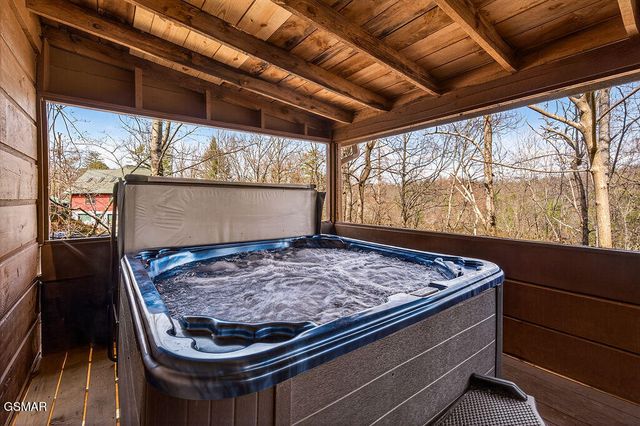 745 Ski View Lane, Pigeon Forge, TN 37876