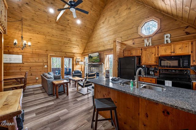 745 Ski View Lane, Pigeon Forge, TN 37876