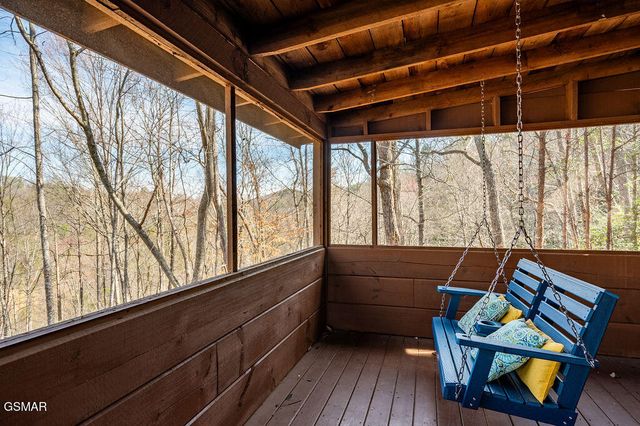 745 Ski View Lane, Pigeon Forge, TN 37876