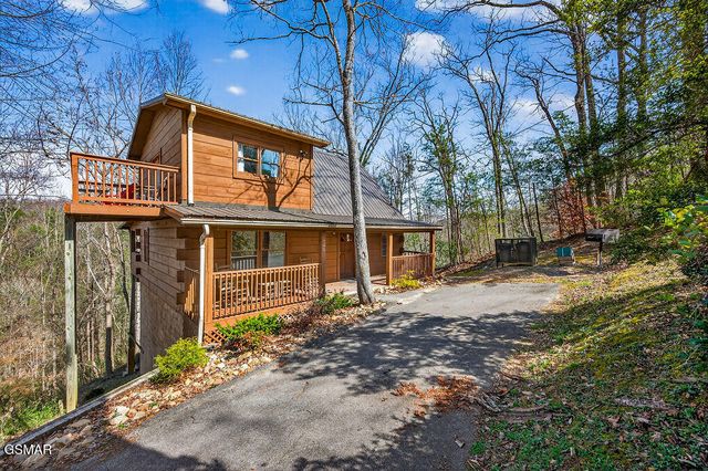 745 Ski View Lane, Pigeon Forge, TN 37876