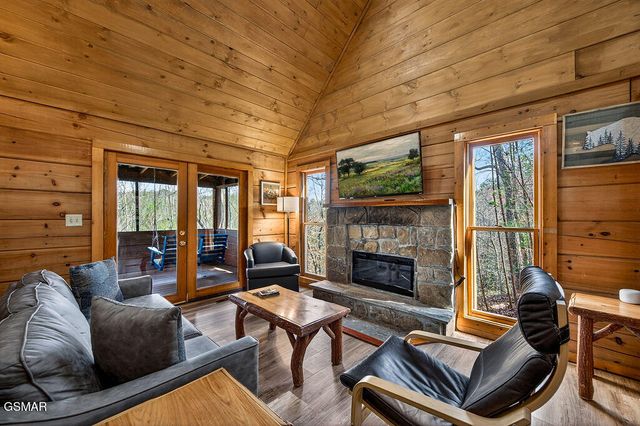 745 Ski View Lane, Pigeon Forge, TN 37876