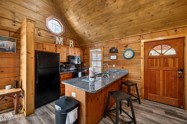 745 Ski View Lane, Pigeon Forge, TN 37876