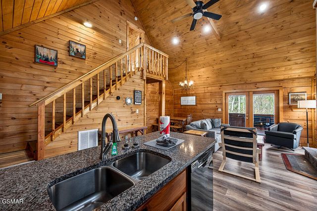 745 Ski View Lane, Pigeon Forge, TN 37876