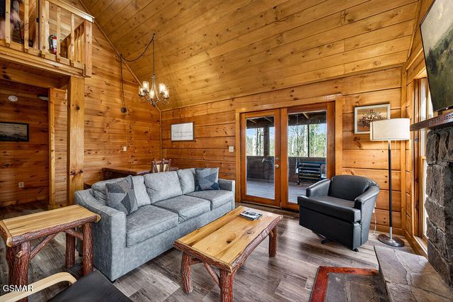 745 Ski View Lane, Pigeon Forge, TN 37876