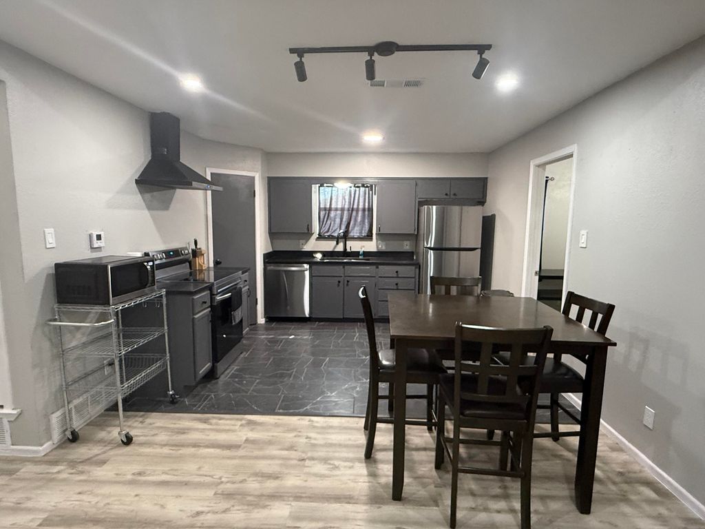 Image 4 of property listing at 3317 Ridgemar Drive, San Angelo, TX 76903