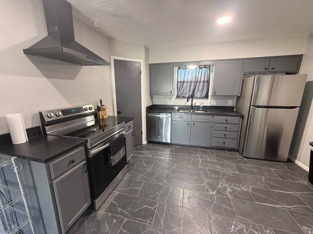Image 5 of property listing at 3317 Ridgemar Drive, San Angelo, TX 76903