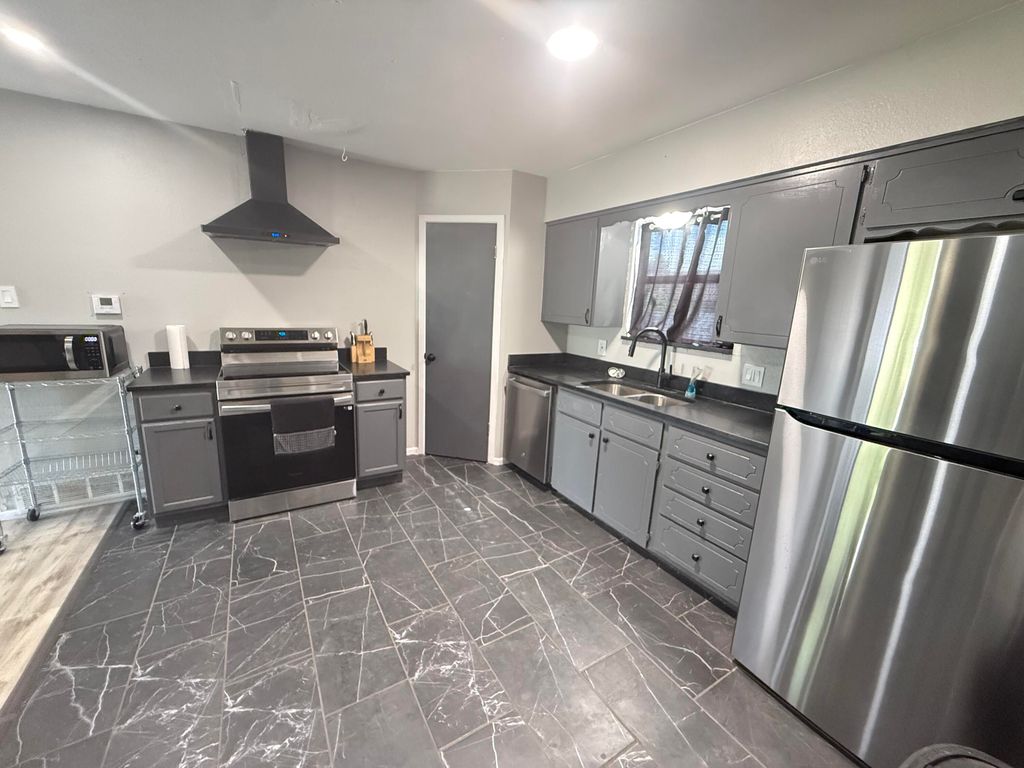 Image 6 of property listing at 3317 Ridgemar Drive, San Angelo, TX 76903