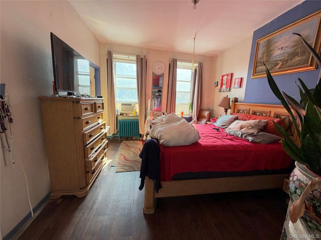 1833 27th Avenue, Astoria, NY 11102
