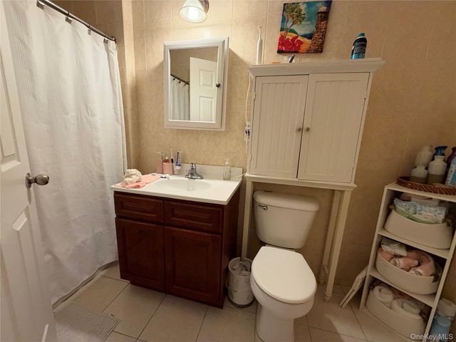 1833 27th Avenue, Astoria, NY 11102