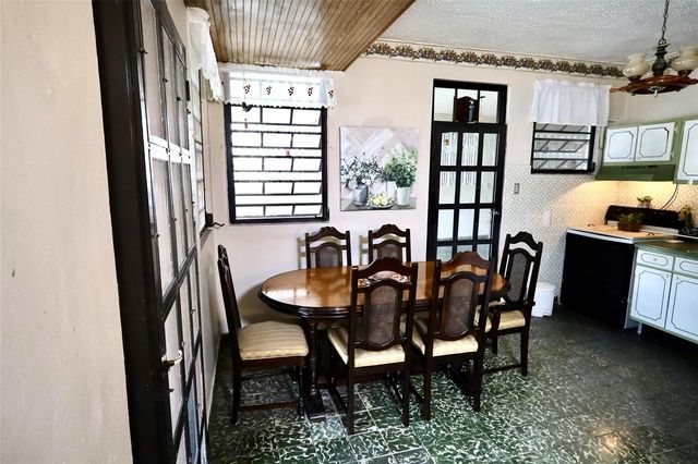 Calle 232 COUNTRY CLUB JF-34, Carolina, PR 00982