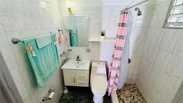 Calle 232 COUNTRY CLUB JF-34, Carolina, PR 00982