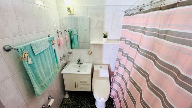 Calle 232 COUNTRY CLUB JF-34, Carolina, PR 00982