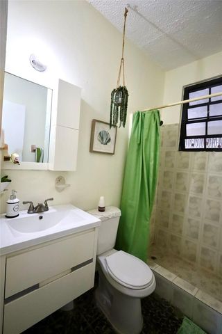 Calle 232 COUNTRY CLUB JF-34, Carolina, PR 00982