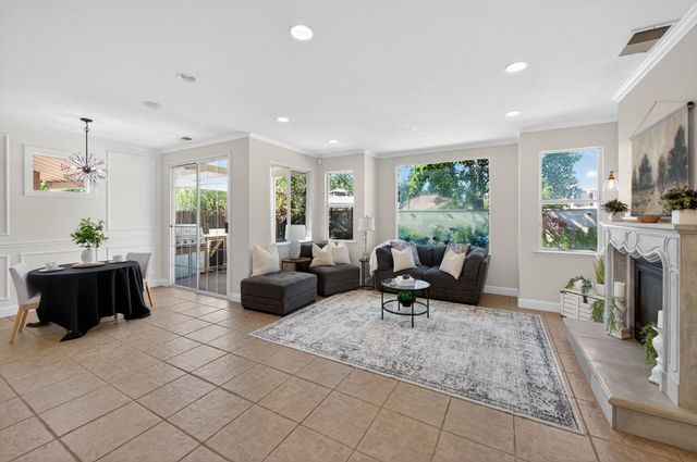 1736 N Holly Avenue, Clovis, CA 93619