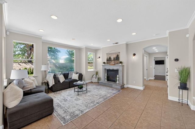 1736 N Holly Avenue, Clovis, CA 93619