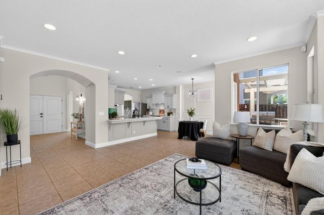 1736 N Holly Avenue, Clovis, CA 93619