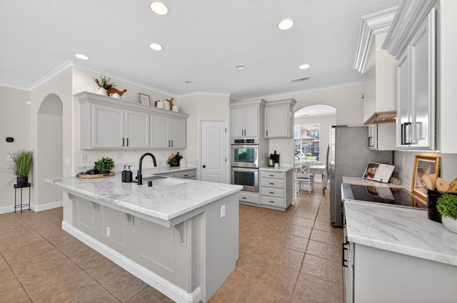 1736 N Holly Avenue, Clovis, CA 93619