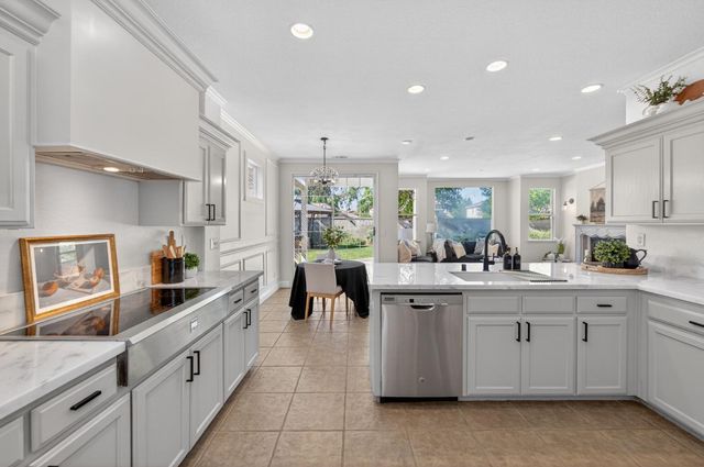 1736 N Holly Avenue, Clovis, CA 93619