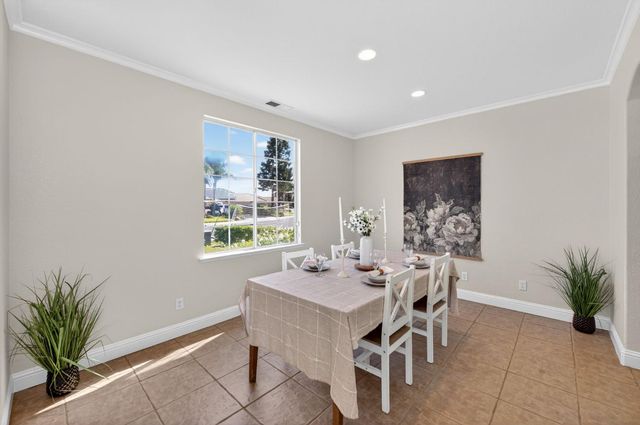 1736 N Holly Avenue, Clovis, CA 93619