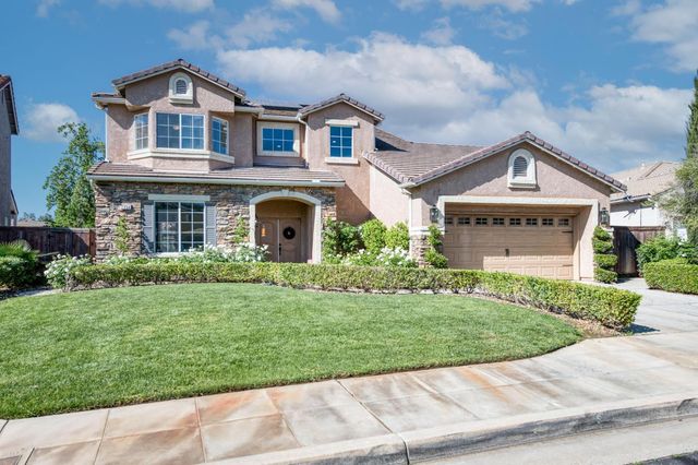 1736 N Holly Avenue, Clovis, CA 93619