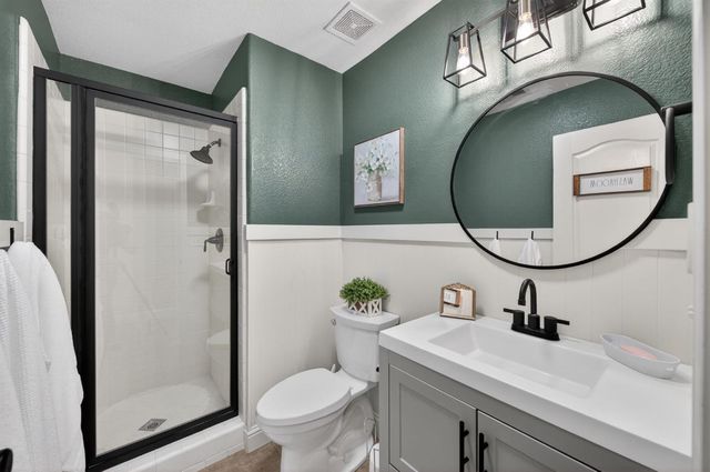 1736 N Holly Avenue, Clovis, CA 93619